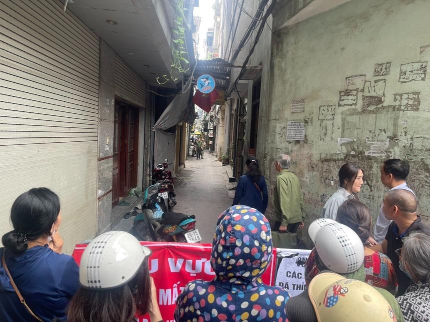 Nỗi đau đớn, dằn vặt của cặp vợ chồng già là bảo vệ tòa nhà trong vụ cháy chung cư mini-1