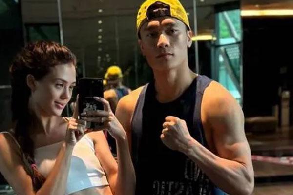 Bùi Tiến Dũng làm huấn luyện viên gym cho vợ-2