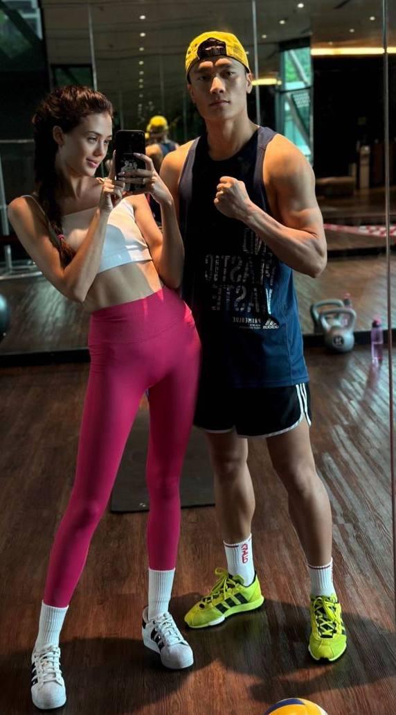 Bùi Tiến Dũng khoe body đẹp khi cùng vợ Tây đi tập gym-5