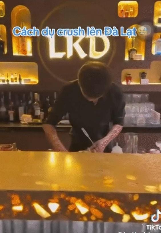 Chủ quán bar tự đạp đổ chén cơm khi đăng clip dạy cách lừa phụ nữ-1