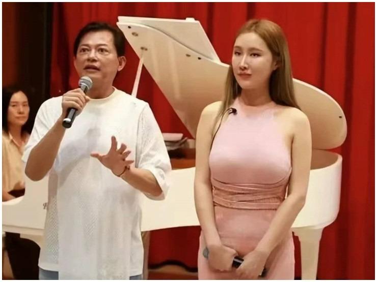 Ca sĩ U70 với bí quyết giúp thể lực dồi dào, cưới vợ trẻ bốc lửa kém 30 tuổi-4