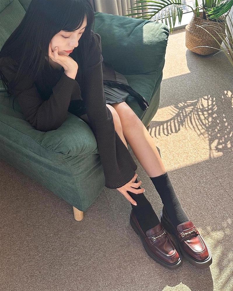 Chị em Jisoo và bức ảnh 6 bông hoa tại hậu trường Born Pink gây sốt cộng đồng mạng-2