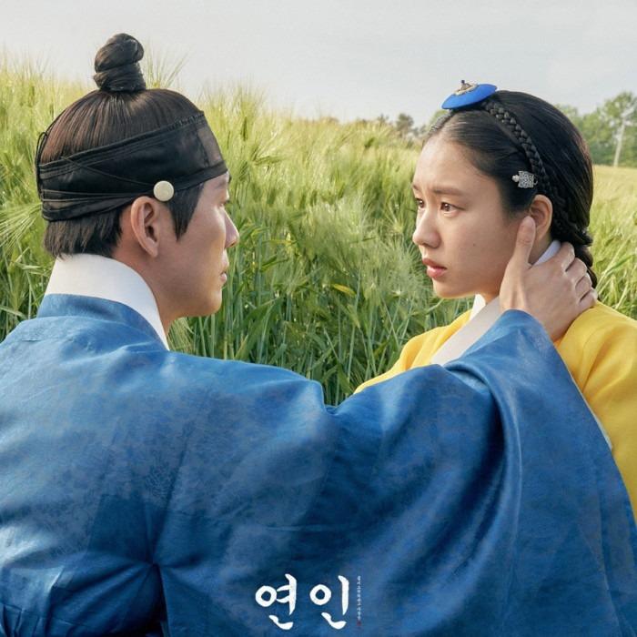 Tài tử Nam Goong Min gây sốt khi đóng cặp với đàn em kém 13 tuổi-2