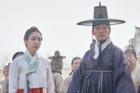 Tài tử Nam Goong Min gây sốt khi đóng cặp với đàn em kém 13 tuổi