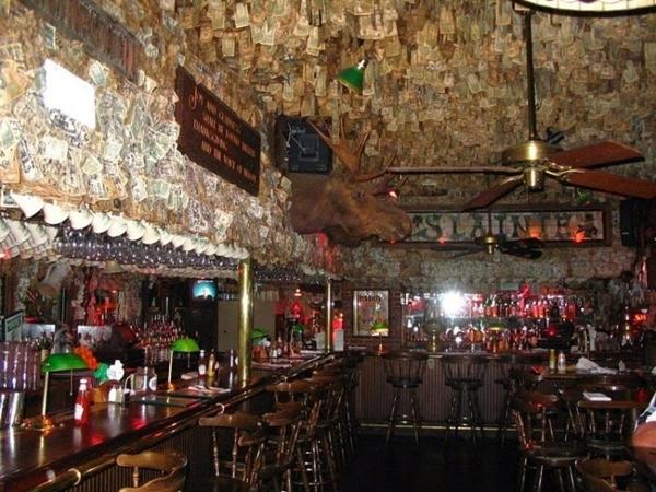 Quán rượu trang trí bằng 2 triệu USD tiền mặt, khách đau đầu chống cám dỗ-2