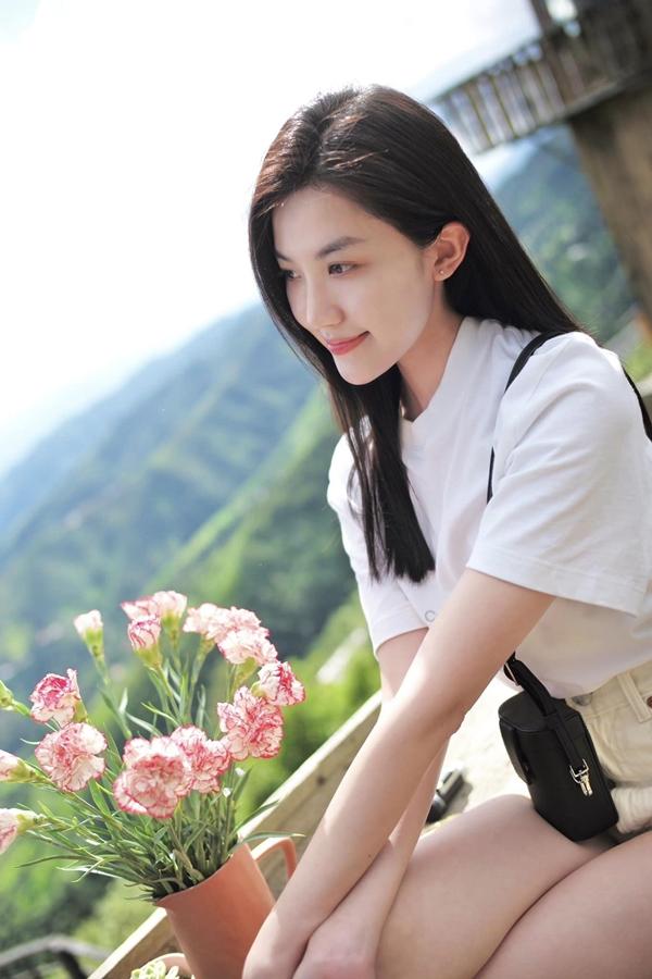 Nhan sắc nữ công an duy nhất trong Biệt Dược Đen-5