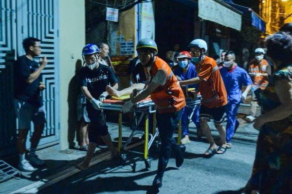 Hà Nội: 5 người thoát khỏi căn chung cư cháy lúc rạng sáng-3