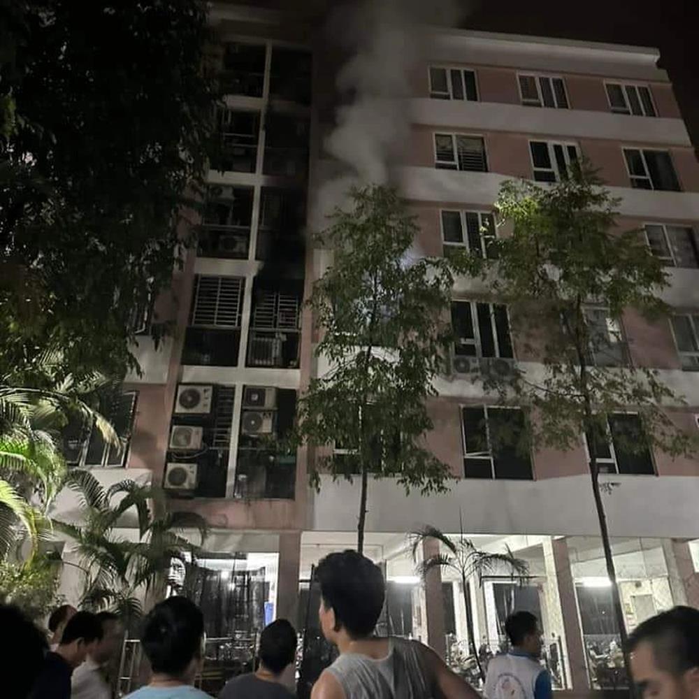 Hà Nội: 5 người thoát khỏi căn chung cư cháy lúc rạng sáng-2