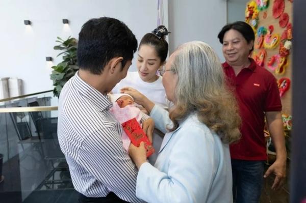 Khánh Thi khoe mặt mộc, nhan sắc sau sinh gây chú ý-2