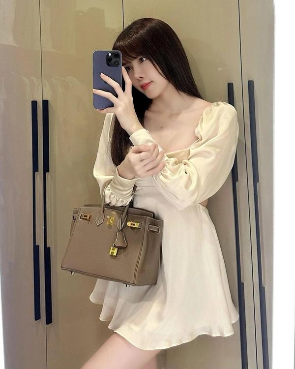 Thiều Bảo Trâm thích diện đồ gợi cảm, đeo túi hiệu hàng trăm triệu đồng-7
