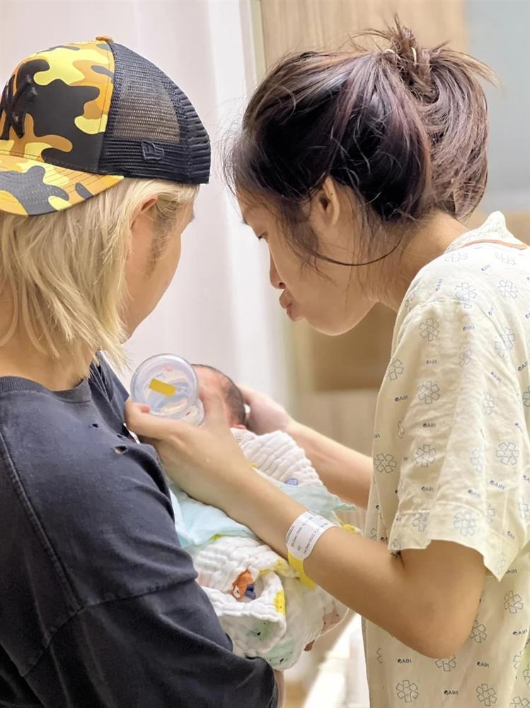 Quán quân Rap Việt hạnh phúc đón con đầu lòng-1