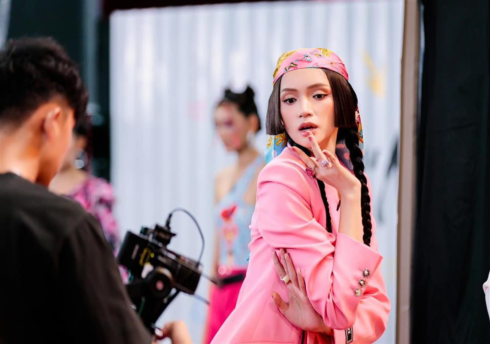 Hương Giang tại The New Mentor: Set đồ rẻ nhất là 121 triệu, tóc giả không dưới 10 triệu-6