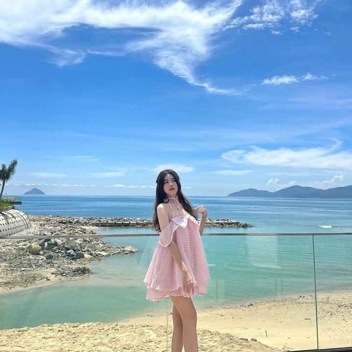 Con gái Quyền Linh đẹp yêu kiều, ngọt ngào ở tuổi 15-2