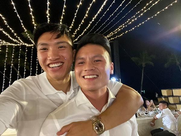 Đoàn Văn Hậu đeo đồng hồ trăm triệu đồng, quần áo cũng vài chục triệu trở lên-3