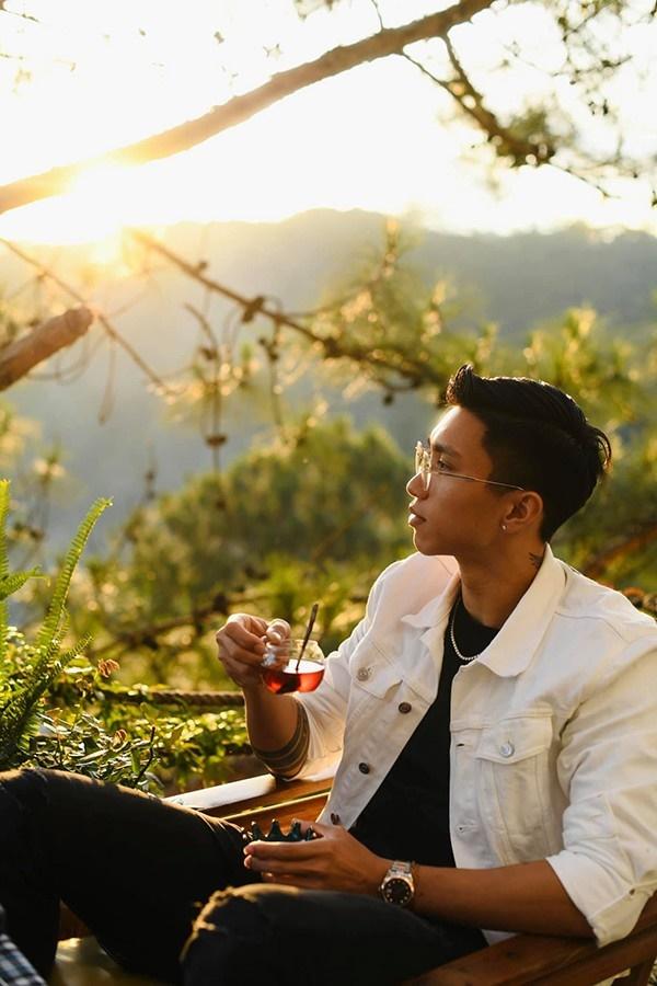 Đoàn Văn Hậu đeo đồng hồ trăm triệu đồng, quần áo cũng vài chục triệu trở lên-4