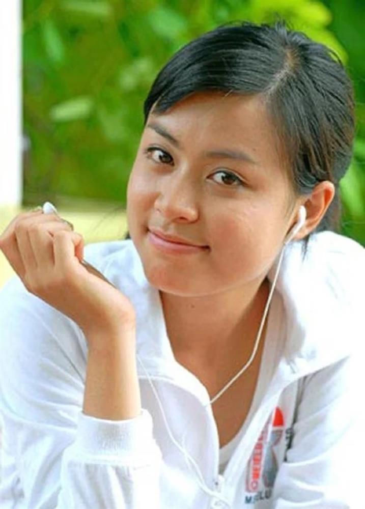 Nhan sắc thay đổi ngày càng xinh đẹp, gợi cảm của Hoàng Thùy Linh-1