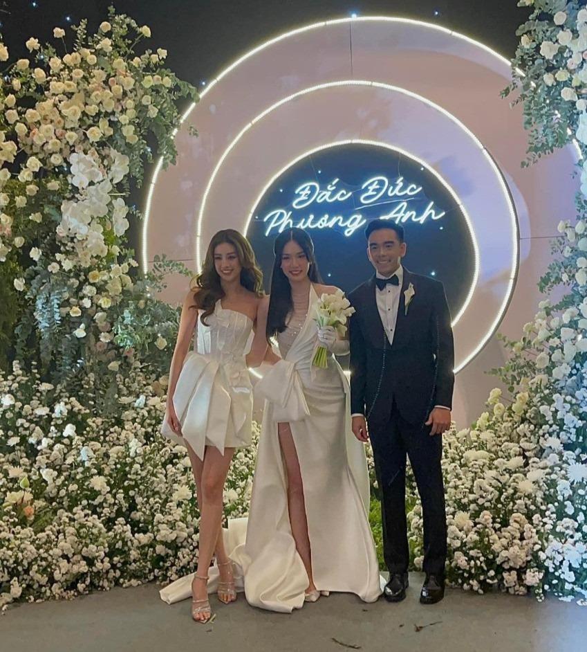 Hoa hậu Thùy Tiên, Tiểu Vy khoe giọng hát trong đám cưới Á hậu Phương Anh-1