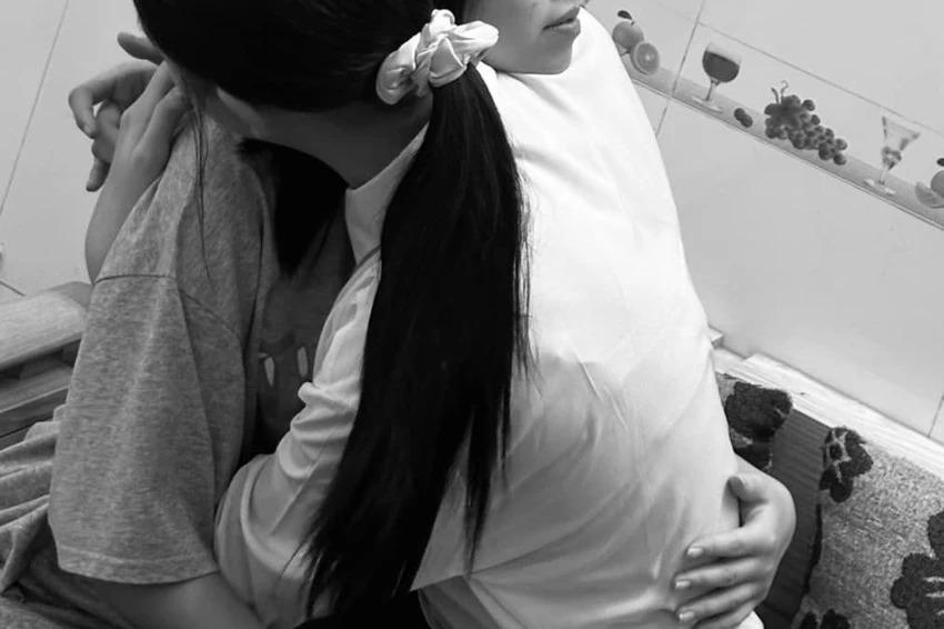 Hoa hậu Bảo Ngọc nhận nuôi bé gái mất cả gia đình trong vụ cháy chung cư mini ở Hà Nội-1