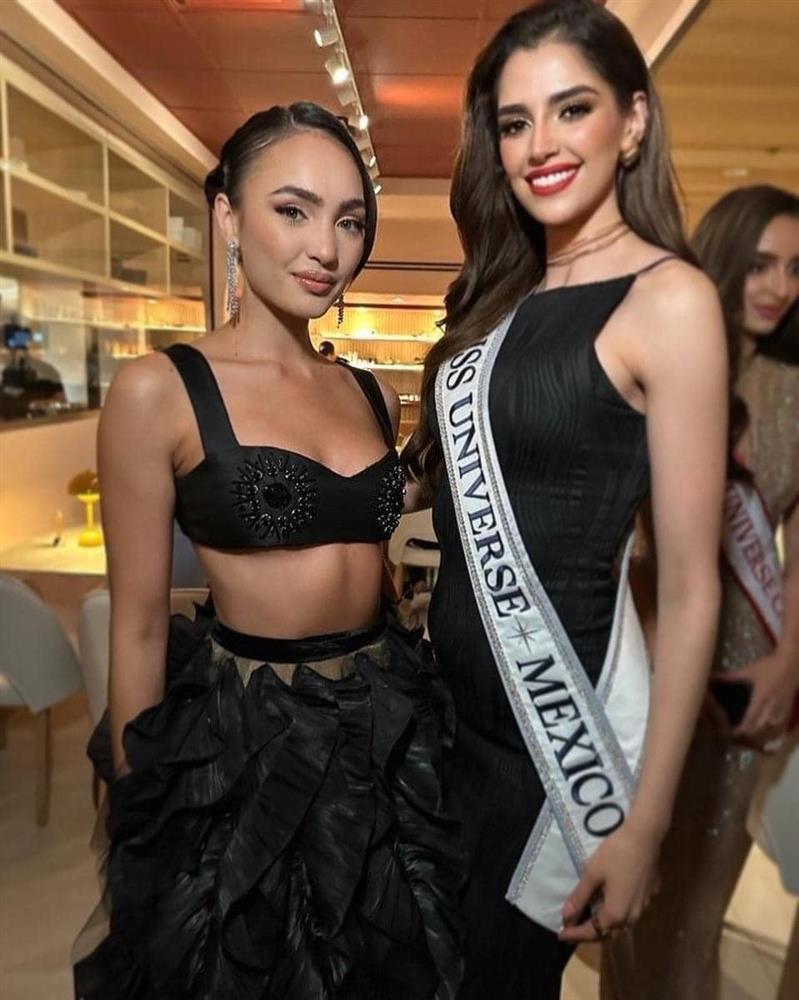 Đương kim Hoa hậu Hoàn vũ diện mốt bra-top ở tiệc từ thiện-2