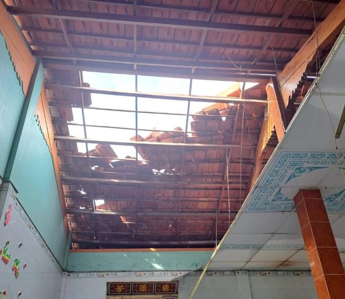 Lốc xoáy làm 1 người chết, nhiều nhà bị tốc mái ở Long An-2