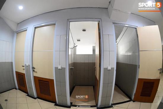 Cận cảnh phòng thay đồ và sân đấu của Olympic Việt Nam tại Asiad 19