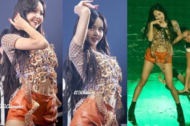 BlackPink mặc quá gợi cảm trong đêm diễn cuối-12