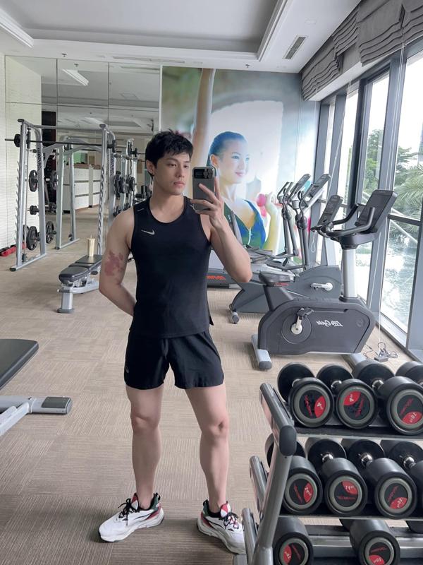 Tuổi U40 Noo Phước Thịnh vẫn chưa phát phì, trẻ đẹp khoe body 6 múi nhờ siết cân-2