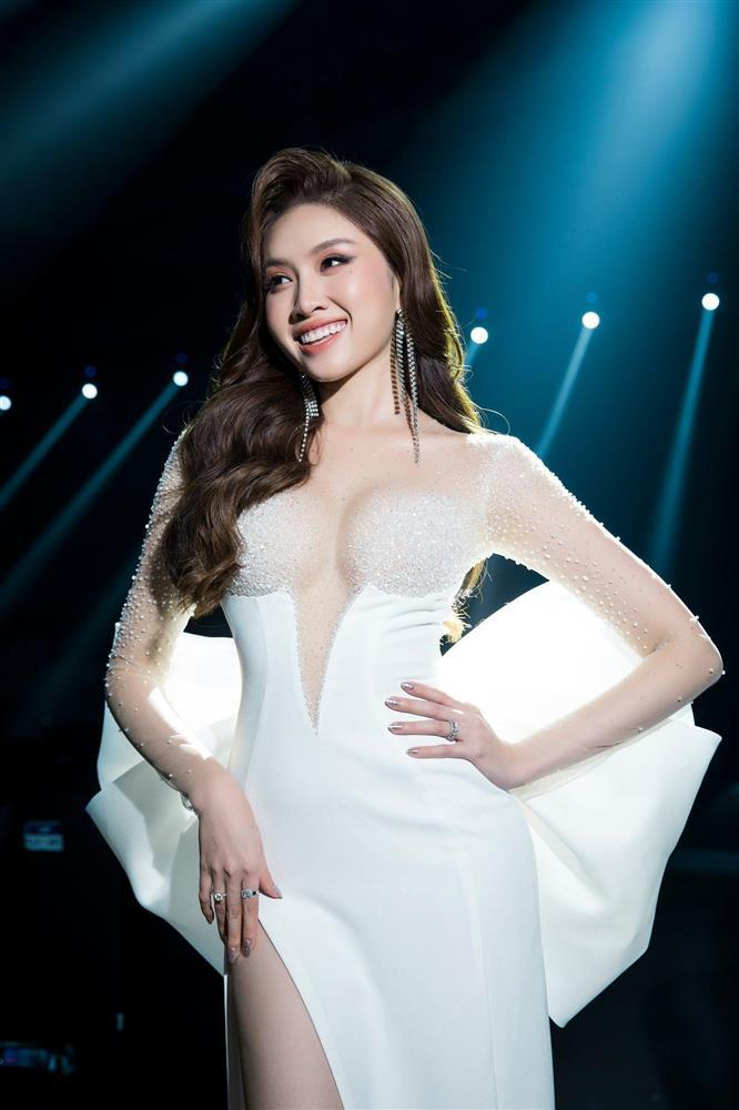 Nữ MC chân dài 1m1 vướng nghi vấn nhạy cảm đường dây 200 triệu bức xúc lên tiếng-2