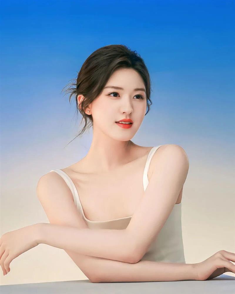 Từng béo tròn mũm mĩm, Triệu Lộ Tư nay mình hạc xương mai nhờ giảm 6kg/tuần-5