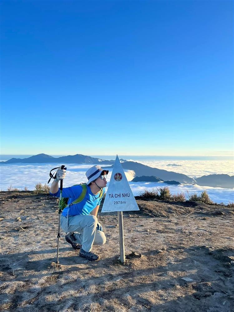 Săn hoa chi pâu mỗi năm chỉ nở một lần trên đỉnh Tà Chì Nhù-7