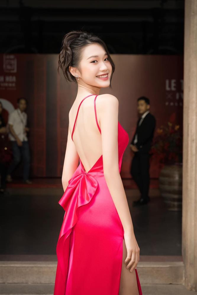 Vợ sắp cưới của Đoàn Văn Hậu ăn vận ngày càng nóng bỏng khoe vòng eo siêu nhỏ-2