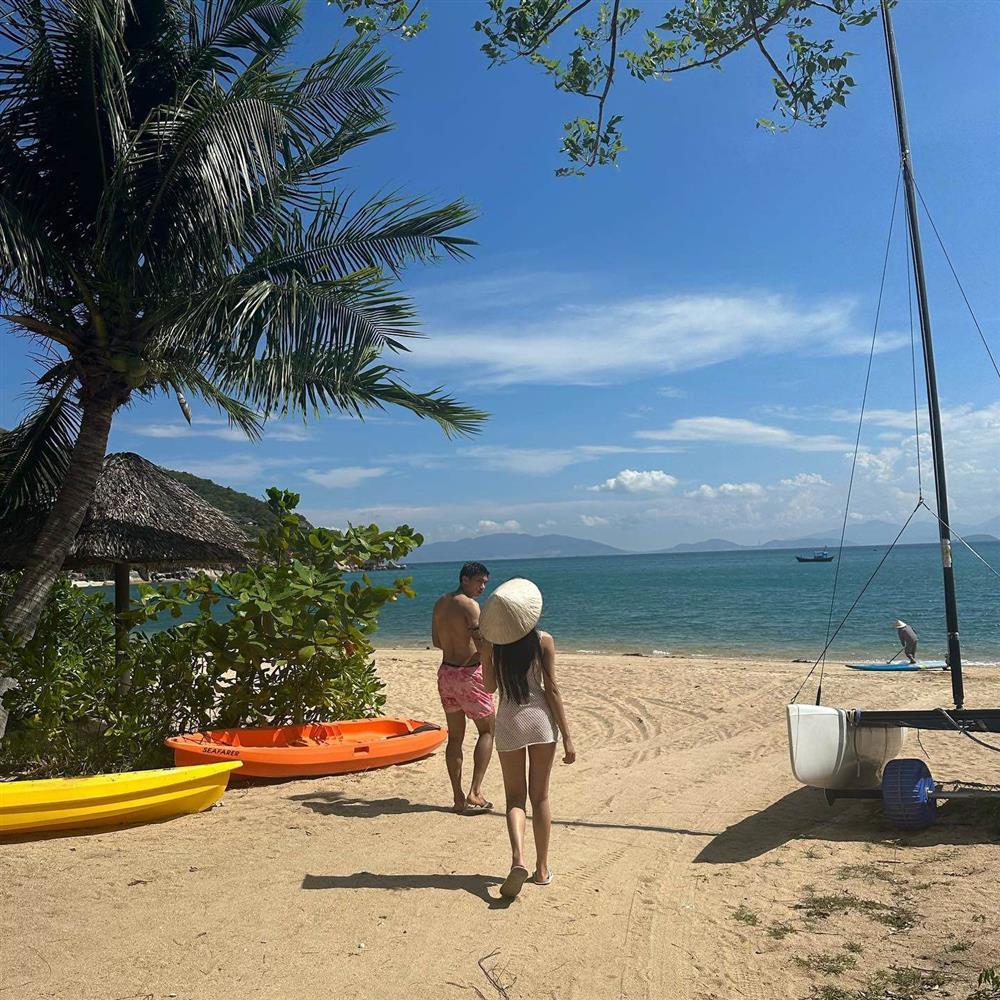 Vợ sắp cưới của Đoàn Văn Hậu ăn vận ngày càng nóng bỏng khoe vòng eo siêu nhỏ-9