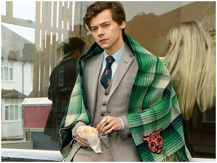 Người đàn ông đánh bật các đối thủ để hạ gục mỹ nữ thiên thần số 1 thế giới-4