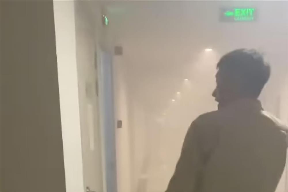 Cháy tại căn hộ chung cư ở TP Hạ Long, khói lan khắp hành lang-1