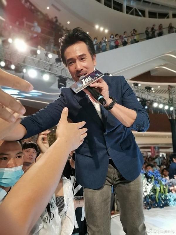 Tình cảnh xấu hổ của dàn sao TVB-1