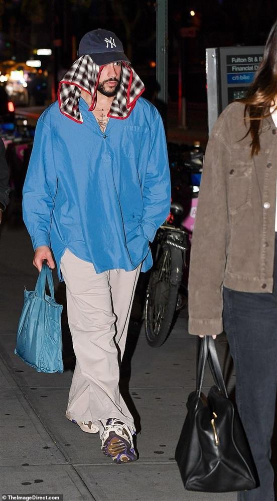 Kendall Jenner giản dị xuống phố hẹn hò cùng bạn trai Bad Bunny-3