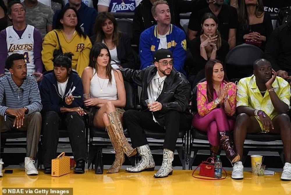 Kendall Jenner giản dị xuống phố hẹn hò cùng bạn trai Bad Bunny-4