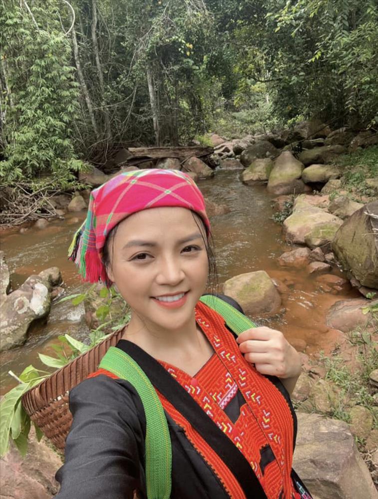 Giao diện mộc mạc của Thu Quỳnh - nữ y tá HMong trong Cuộc Chiến Không Giới Tuyến-2