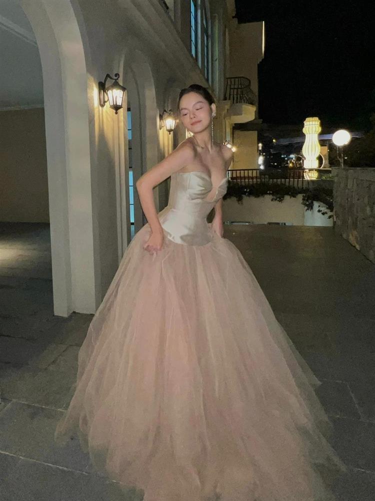 Phạm Quỳnh Anh tuổi 39: Mẹ 3 con gợi cảm, hạnh phúc bên bạn trai kém tuổi-4