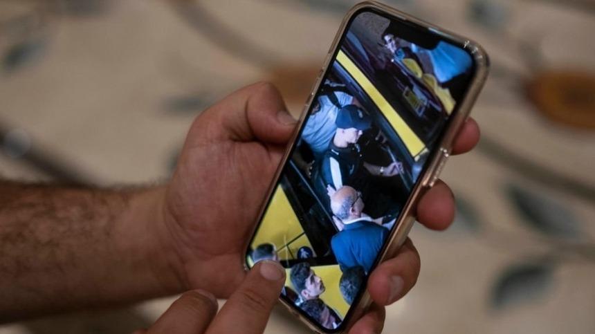 Ronaldo được chào đón đặc biệt khi đến Iran thi đấu: Hàng trăm fan đuổi theo xe bus, vây kín khách sạn-5