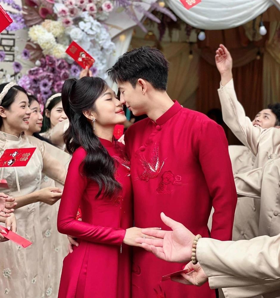 Hot boy cầu lông Phạm Hồng Nam lên xe hoa với bạn gái yêu 5 năm-6