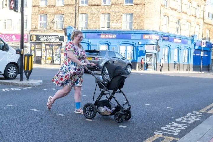 Cặp đôi gây sốt mạng khi tập làm cha mẹ của 13 em bé búp bê-5