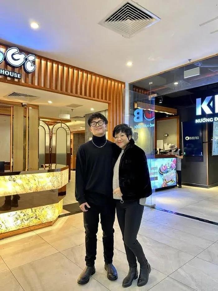 Con trai MC Thảo Vân trở thành tân sinh viên, ngoại hình bảnh bao tuổi 18 gây chú ý-6