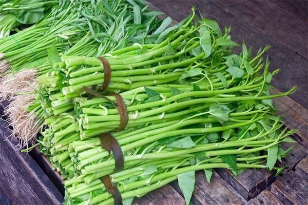 Rau muống ngon nhưng những người này không nên ăn-2