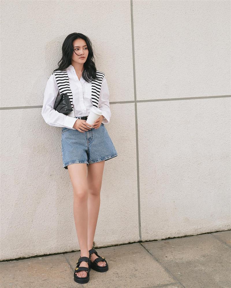 Mỹ nhân Việt trẻ hóa phong cách hiệu quả nhờ 5 món thời trang-5