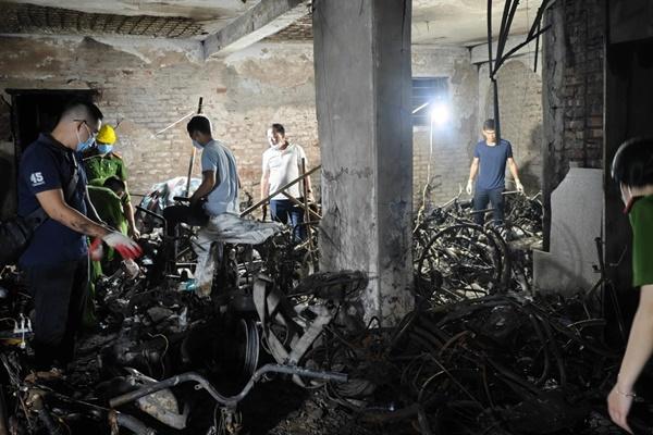 Kết luận giám định vụ cháy chung cư ở Hà Nội: Ắc quy để đầu xe là bình thường-2