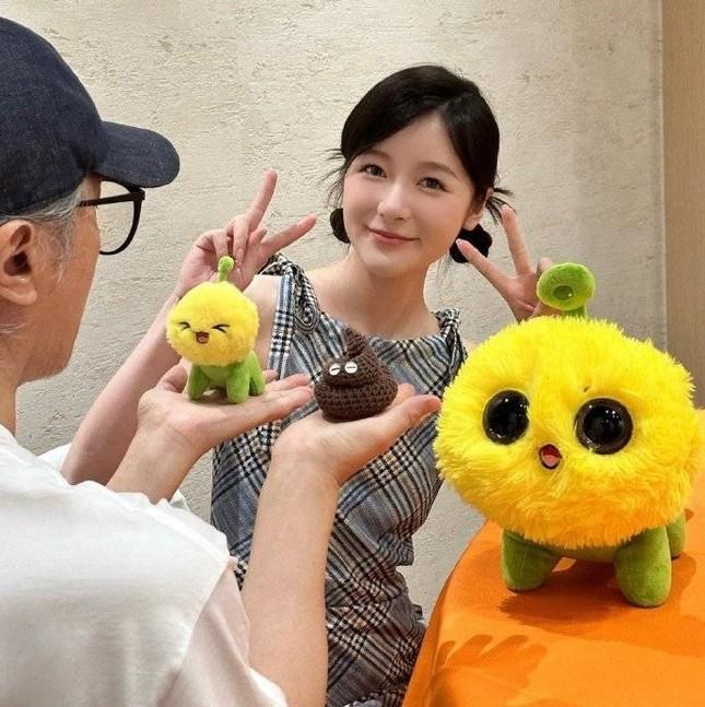 Châu Tinh Trì gặp lại con gái nuôi sau 10 năm-1