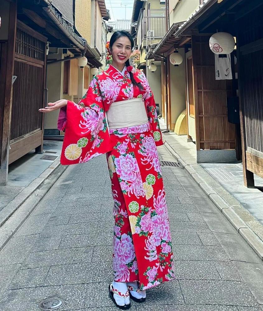 Ca sĩ Thủy Tiên tuổi 37: Bán hàng online, ở biệt thự xa hoa-10