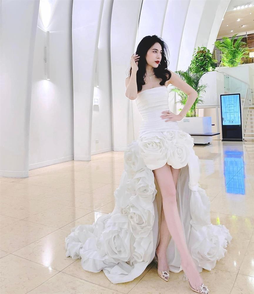 Ca sĩ Thủy Tiên tuổi 37: Bán hàng online, ở biệt thự xa hoa-17