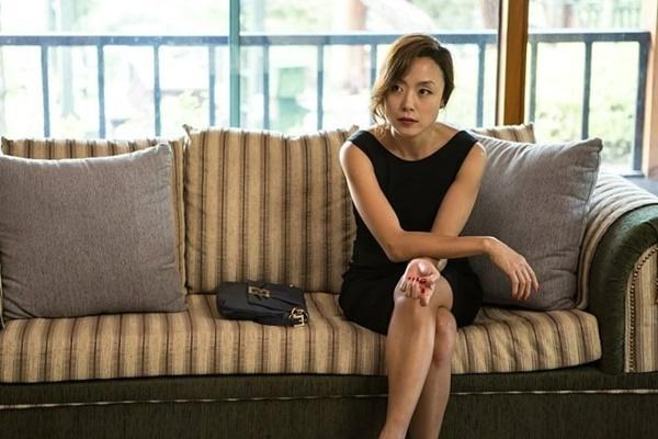 Tìm mọi cách ly hôn vợ để đến với tiểu tam, chồng phát hiện nhiều tờ giấy có cùng 1 nội dung được cất sâu trong ngăn tủ-2